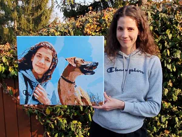 girl_with_own_painted_picture